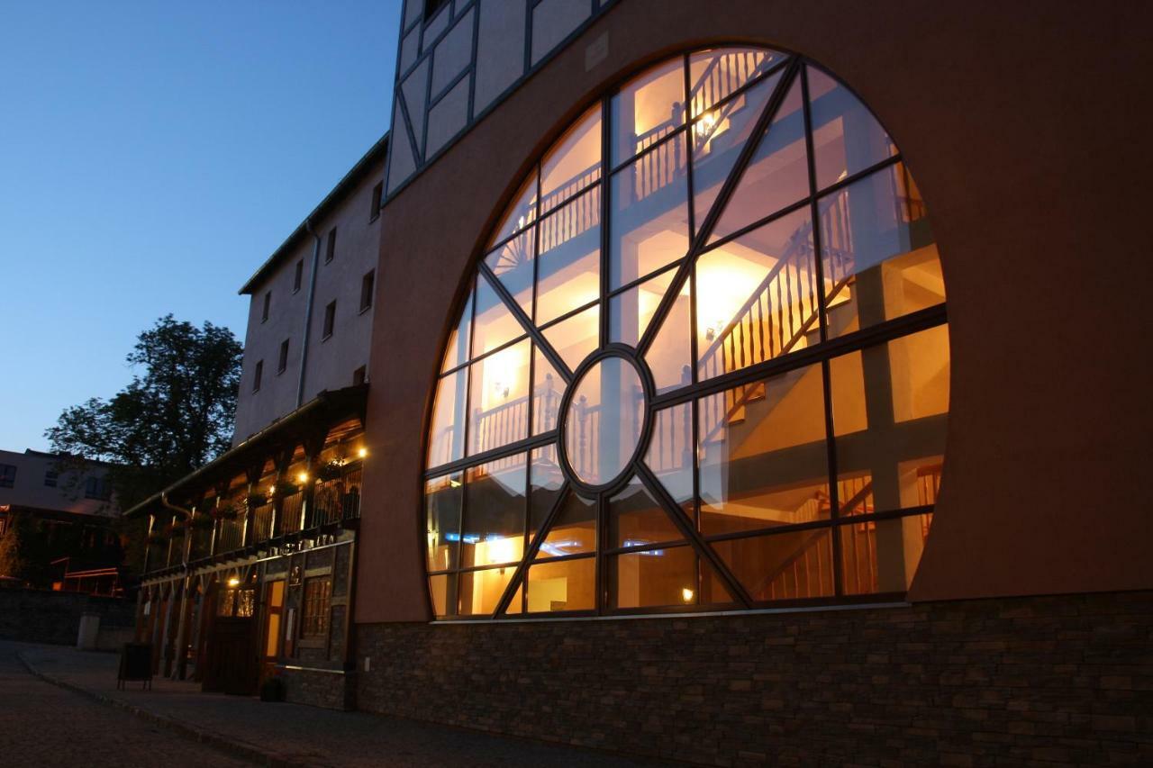 Hotel Zamkowy Mlyn Krapkowice Exterior photo